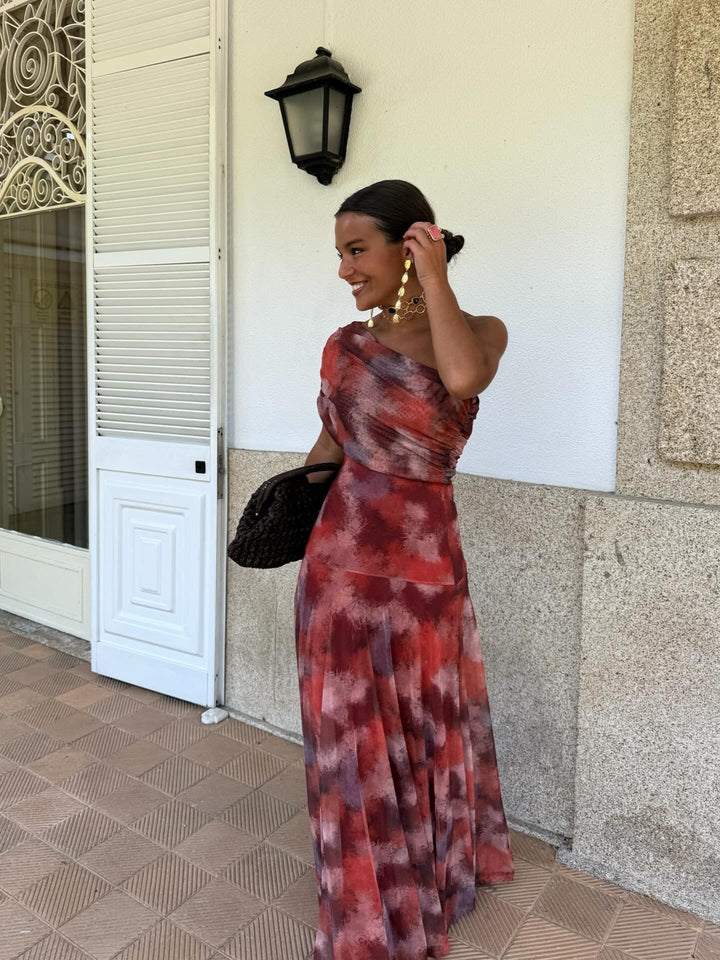 Vestido largo de hombros descubiertos con estampado de acuarela
