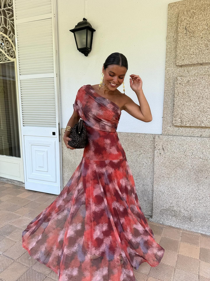 Vestido largo de hombros descubiertos con estampado de acuarela