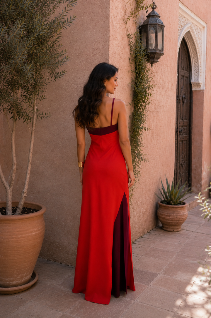 Vestido largo con cuello halter y abertura