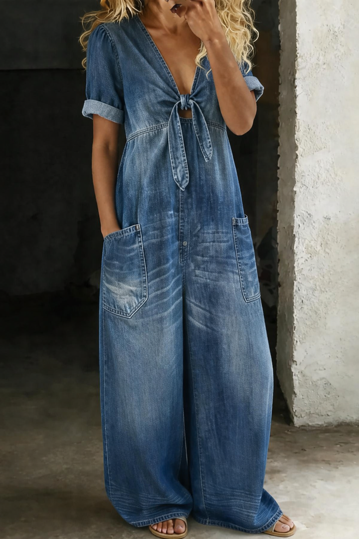 Luis & Pilar | Mono denim con escote en V