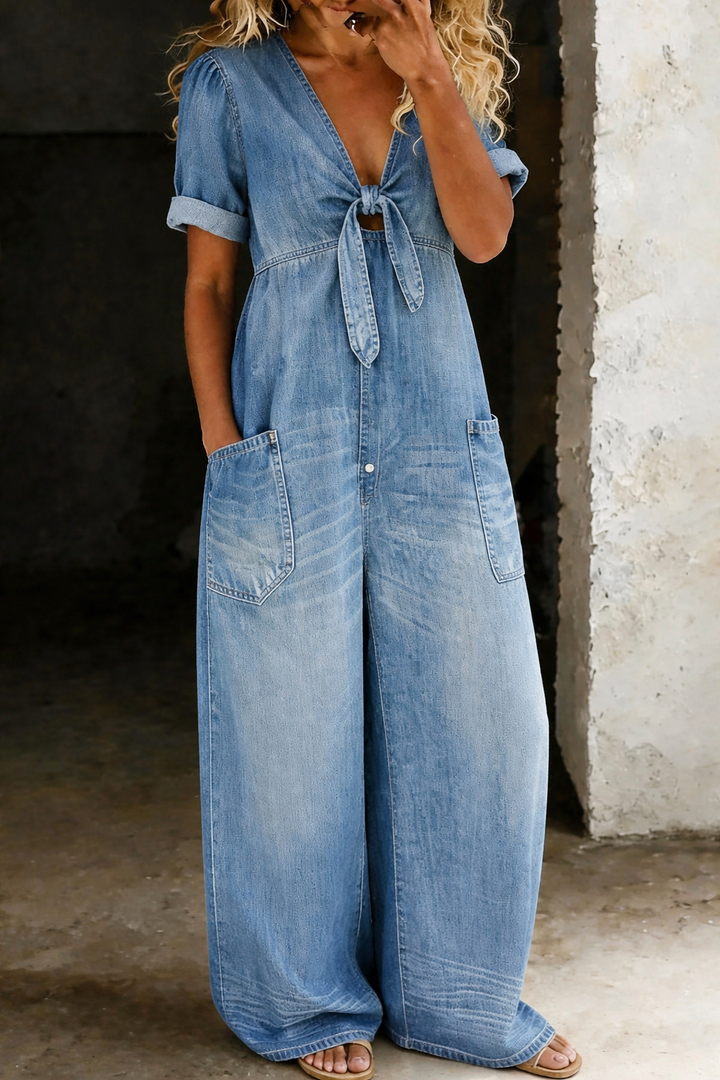 Luis & Pilar | Mono denim con escote en V