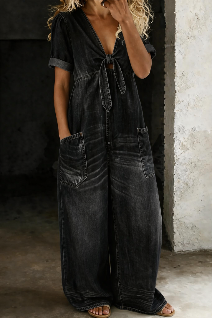 Luis & Pilar | Mono denim con escote en V