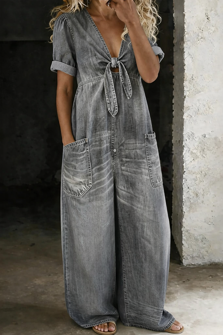 Luis & Pilar | Mono denim con escote en V
