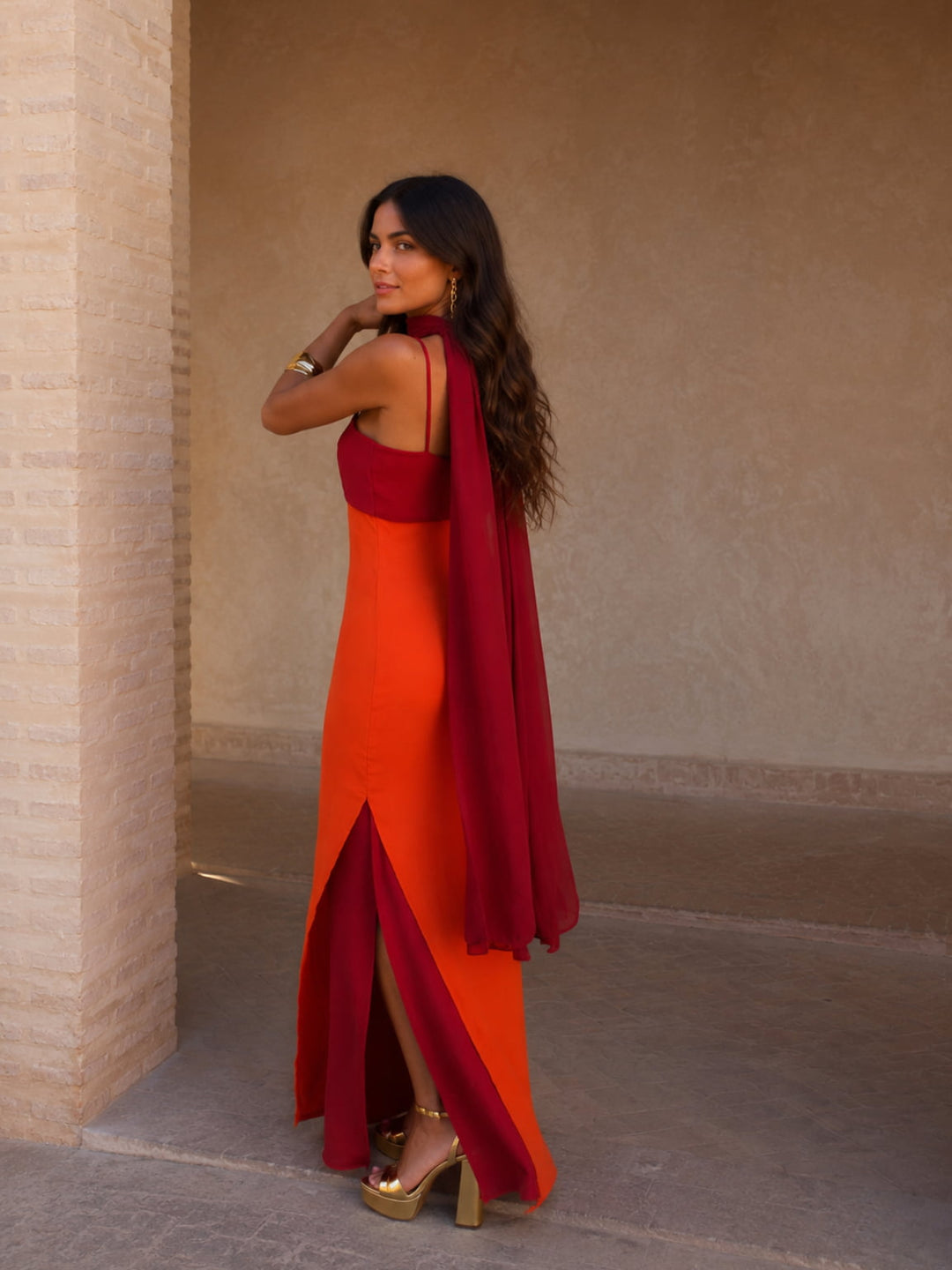 Vestido largo drapeado bicolor