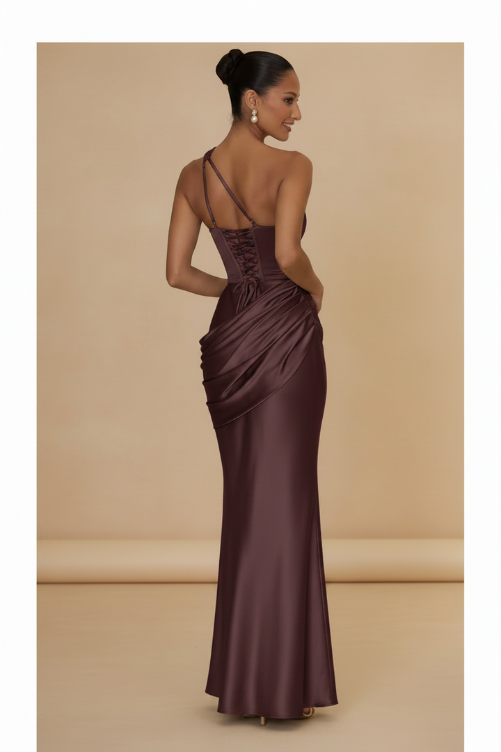 Aveline – Vestido Maxi Asimétrico Satinado Burdeos