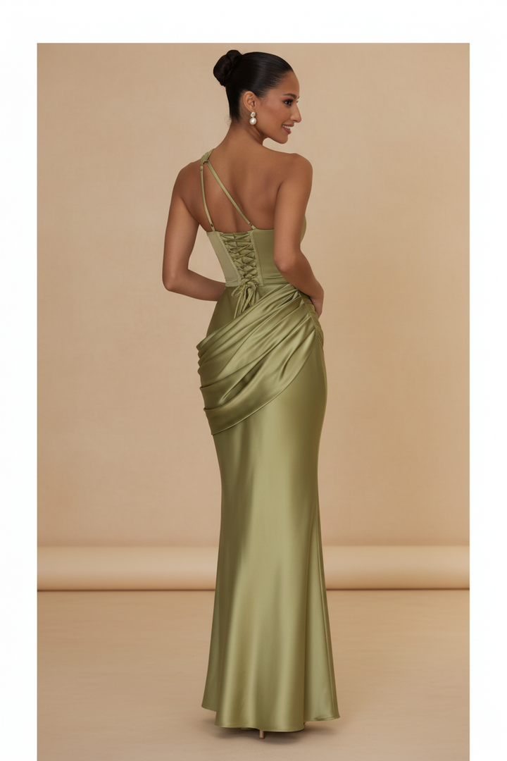 Aveline – Vestido Maxi Asimétrico Satinado Verde Oliva